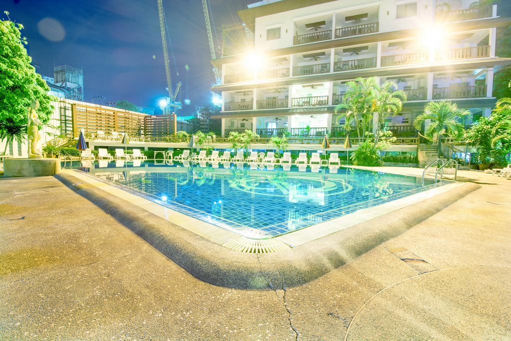Boss Suites Pattaya Extérieur photo