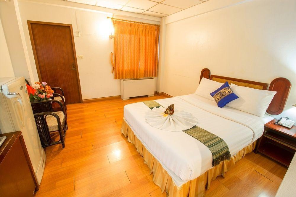Boss Suites Pattaya Extérieur photo
