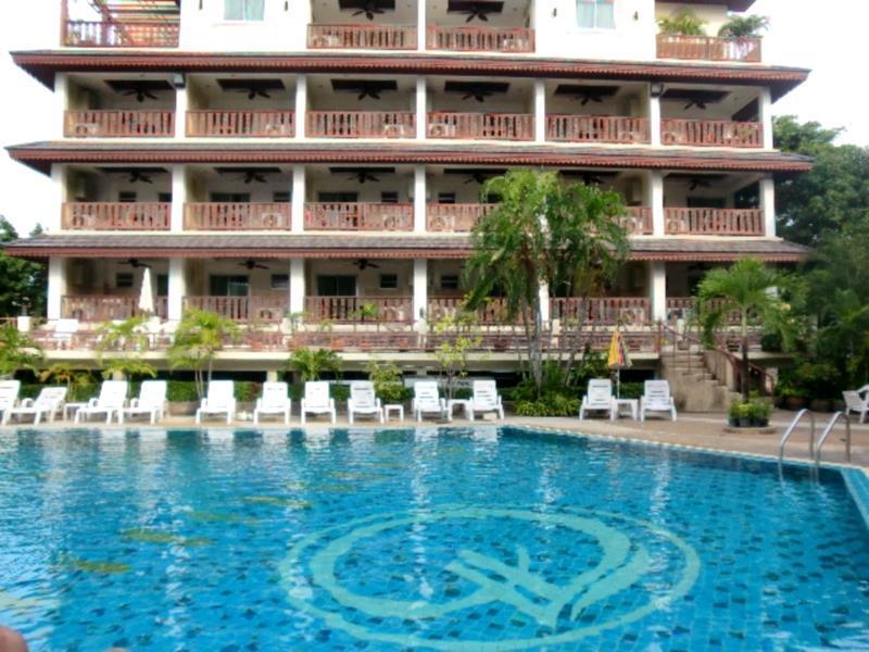 Boss Suites Pattaya Extérieur photo