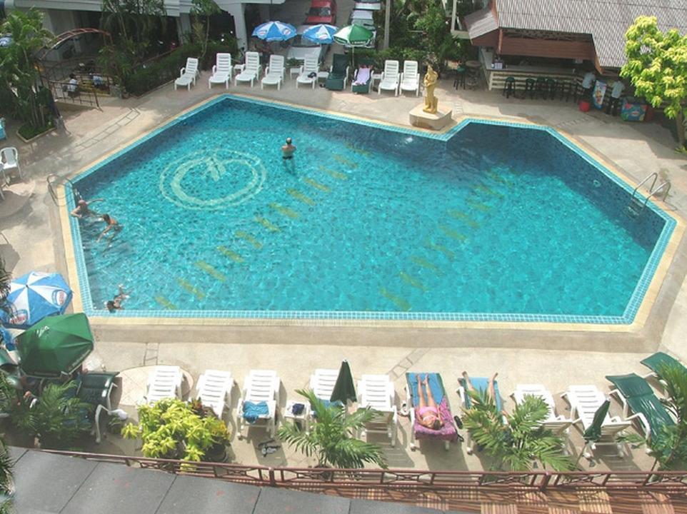 Boss Suites Pattaya Extérieur photo
