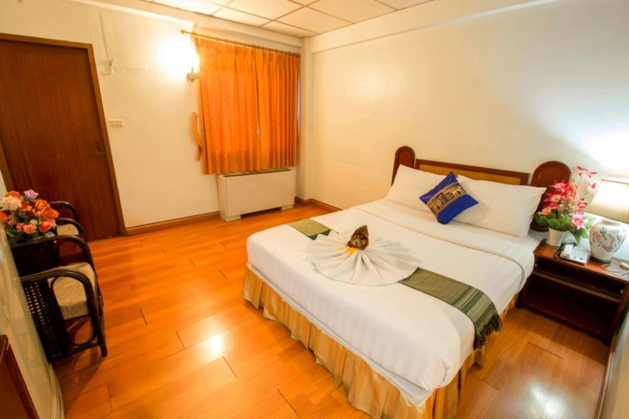 Boss Suites Pattaya Extérieur photo