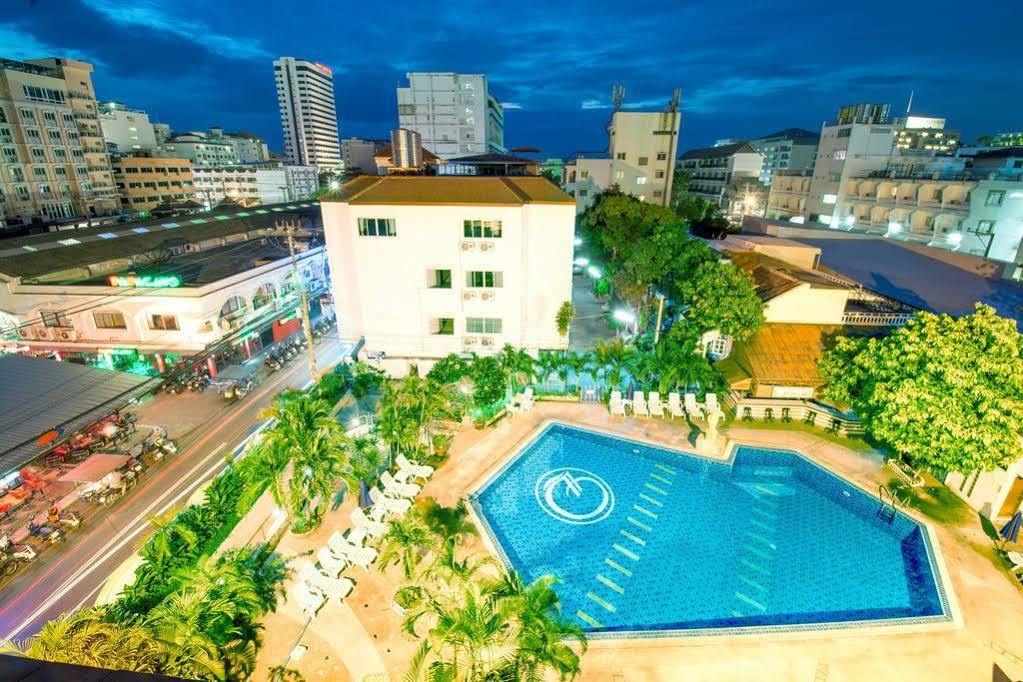 Boss Suites Pattaya Extérieur photo