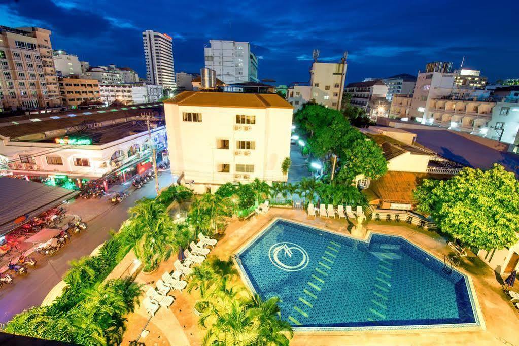 Boss Suites Pattaya Extérieur photo